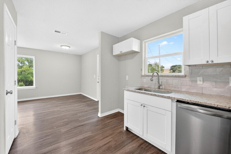 Building Photo - 317 Jones St