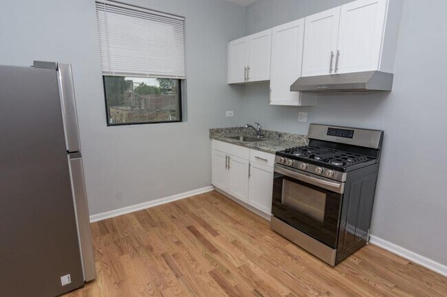 Building Photo - 2 bedroom in Chicago IL 60637