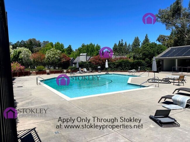 Building Photo - 1542 Ashwood Dr