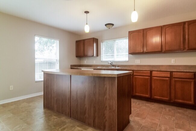 Building Photo - 645 Maya Susan Loop