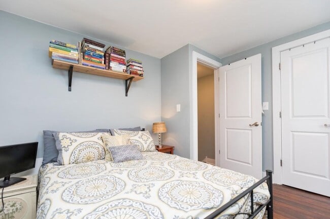 Building Photo - 2658 Edgemont St