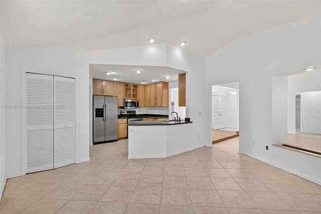 Building Photo - 1833 SW Bellevue Ave