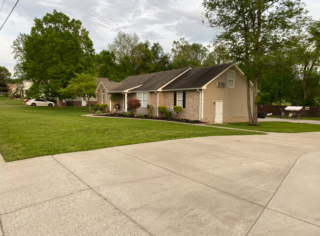 Large Driveway - 161 Honeysuckle Dr