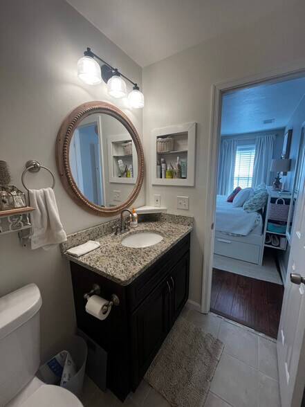 Building Photo - 1112 Bonfield Ct