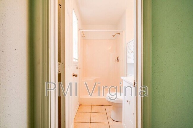 Building Photo - 812 Tuition Ct
