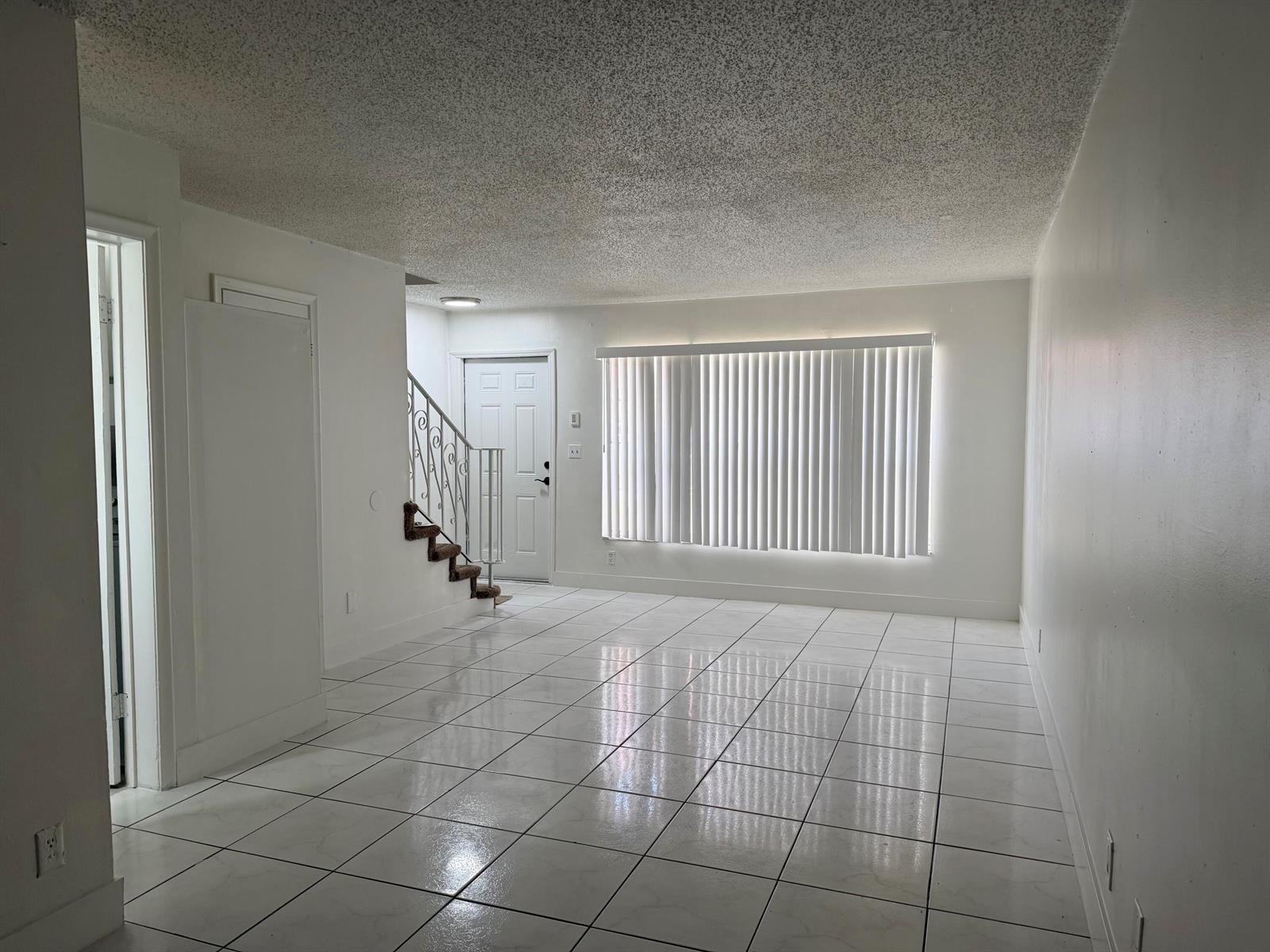 Building Photo - 2552 NW 52nd Ave