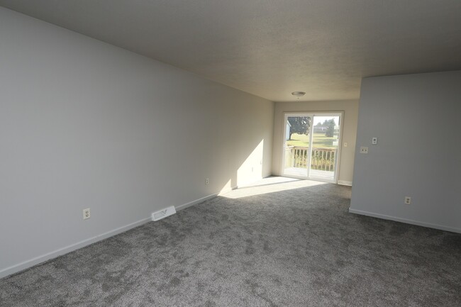 Building Photo - Nice, Recently Renovated 2-Bedroom Duplex ...
