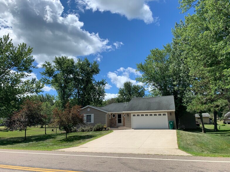 3 bedroom; 3 Bath Rambler - 67951 County Road 76