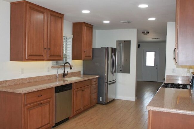 Building Photo - Adorable 3 Bedroom in Pecan Creek South