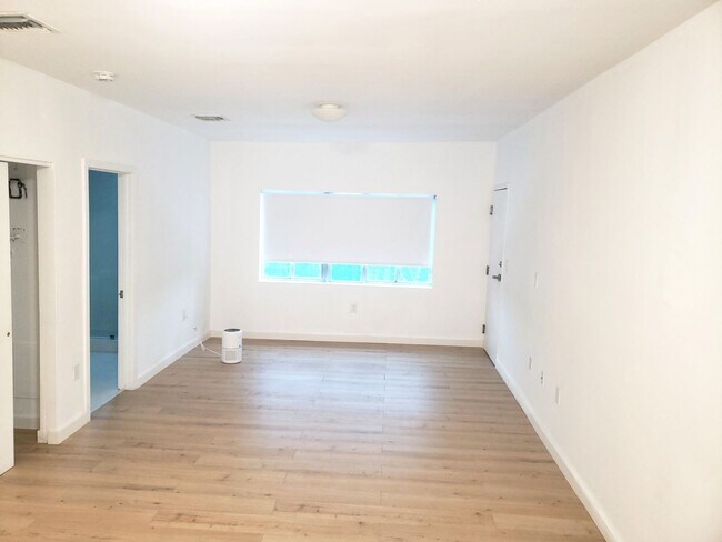 Building Photo - Miami Beach Studios