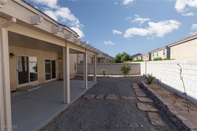 Building Photo - 10651 Medicine Bow St
