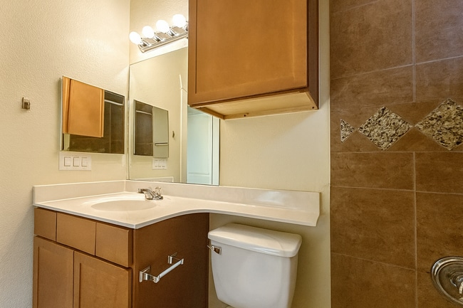 Building Photo - 611 Franklin Blvd