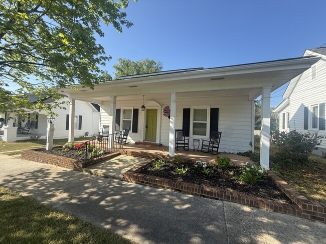 Building Photo - 303 W Parrish Dr