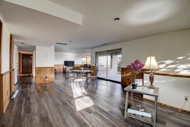 Building Photo - 3 Bedroom 2.5 bathroom spacious home with views of marina and downtown Oak Harbor