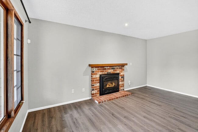 Building Photo - 13525 SW Roan Ct