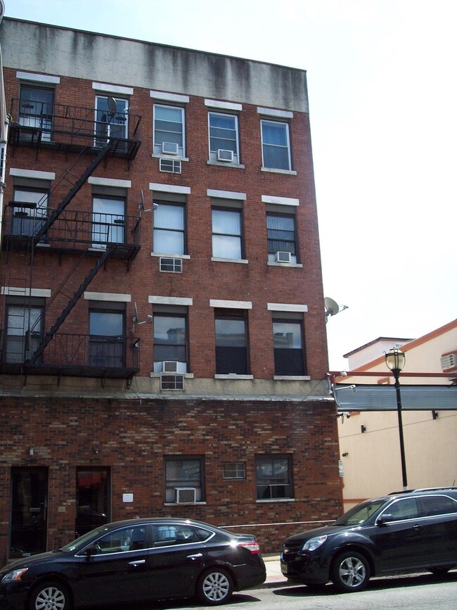 Primary Photo - 504 Central Ave