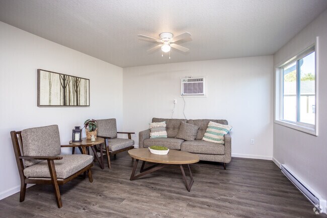 3BR, 1BA - Villa/1,008 SF - Park Place