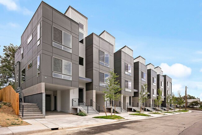 Building Photo - Last Townhouse Available! Beautiful Newer Build Close to Overlook Station