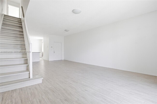 Building Photo - 2066 Madeira Dr