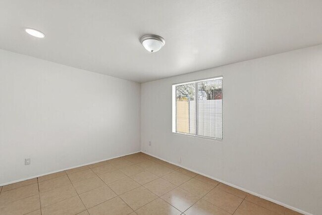 Building Photo - Bright 3-Bed Tucson Rental Home with Expansive Fenced Backyard Near U of A