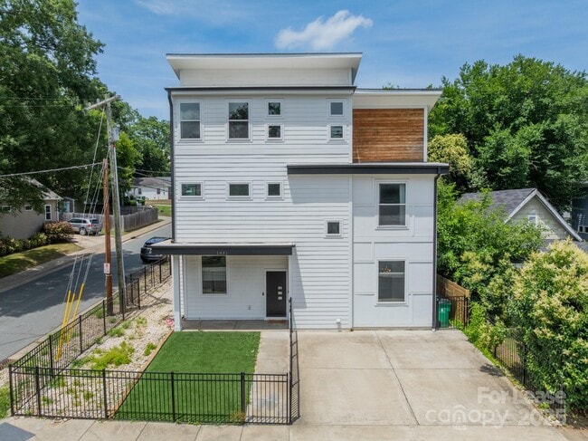 Building Photo - 1401 Kennon St