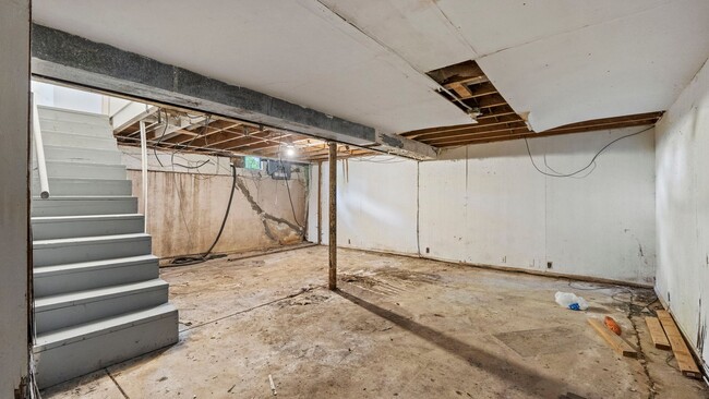Building Photo - COMING SOON! 3 BEDROOM HOME!
