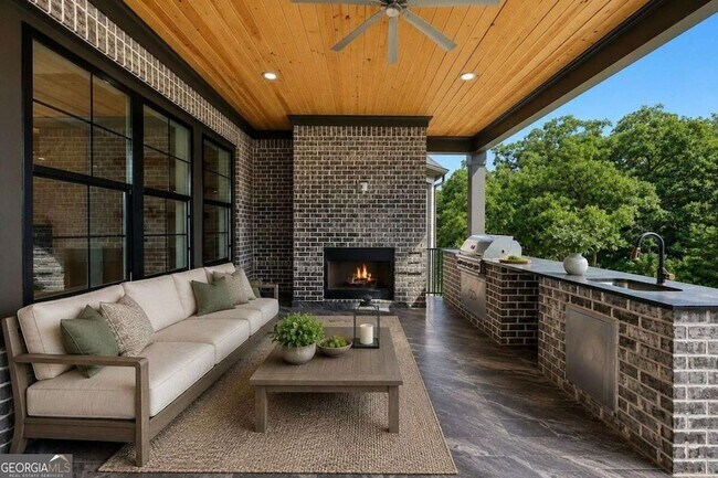 Building Photo - 6222 Bridgewood Dr