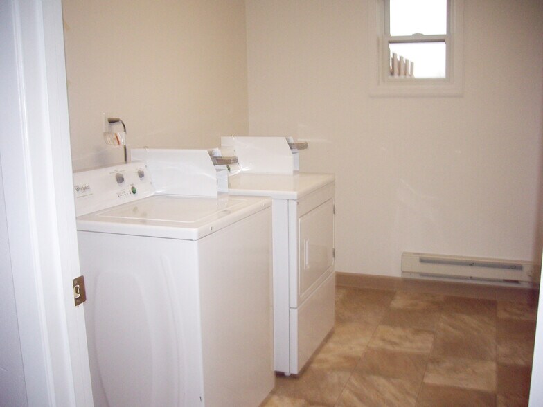 Building Photo - 631 Oakmont Rd