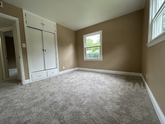Building Photo - 2364 Suncrest Dr