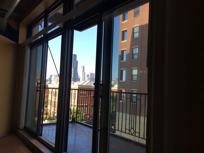 Building Photo - 1525 S Sangamon St