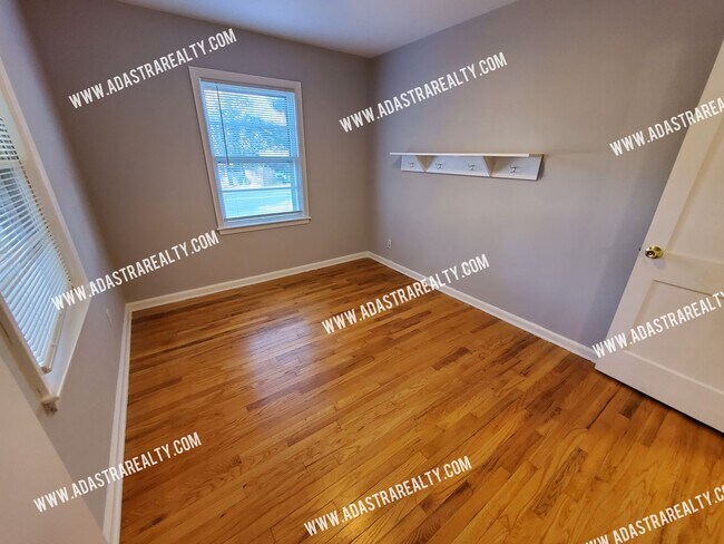 Building Photo - 4825 W 75th St