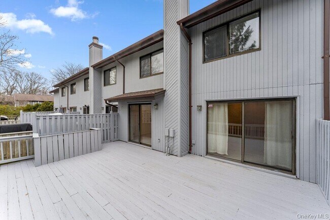 Building Photo - 124 Foxwood Dr