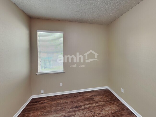 Building Photo - 1714 Cedar Lake Dr