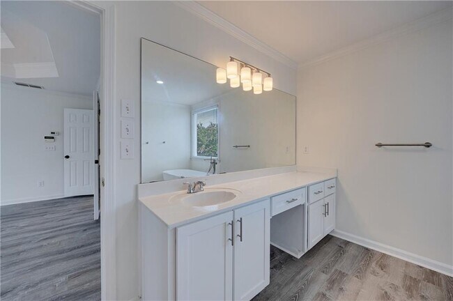 Building Photo - 5795 Dovnick Dr SW