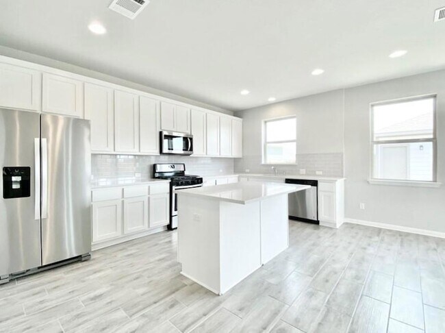 Building Photo - 2525 Pecan Island Dr