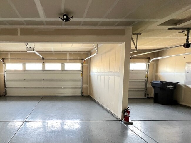 Building Photo - West Richland Home On 0.32 Acres