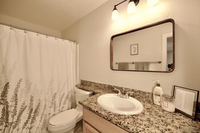 Building Photo - 15283 Maturin Dr