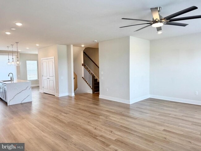 Building Photo - 1745 Riverbluff Ave