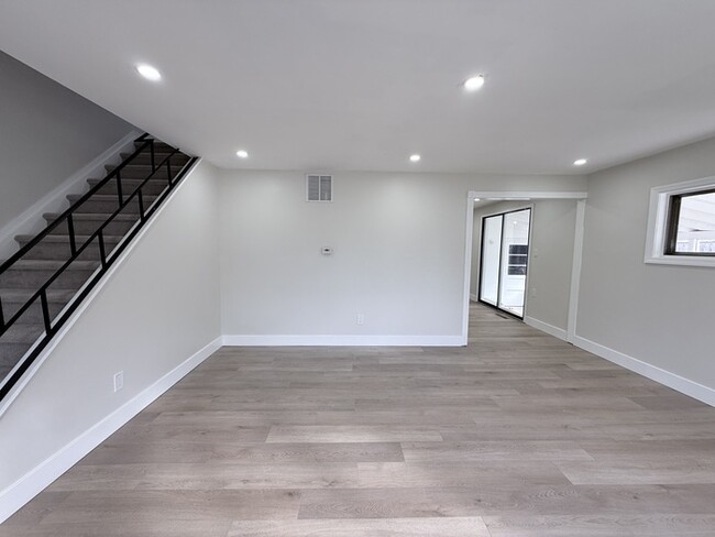 Building Photo - 315 Park Ave