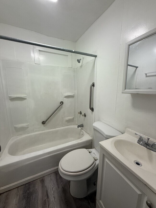 Building Photo - 3729 Pine Ave SW