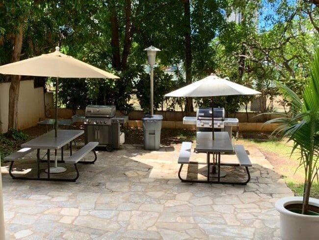 Building Photo - Great Amenities and Great Location!