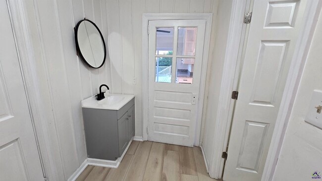 Building Photo - 621 Forest Hill Rd