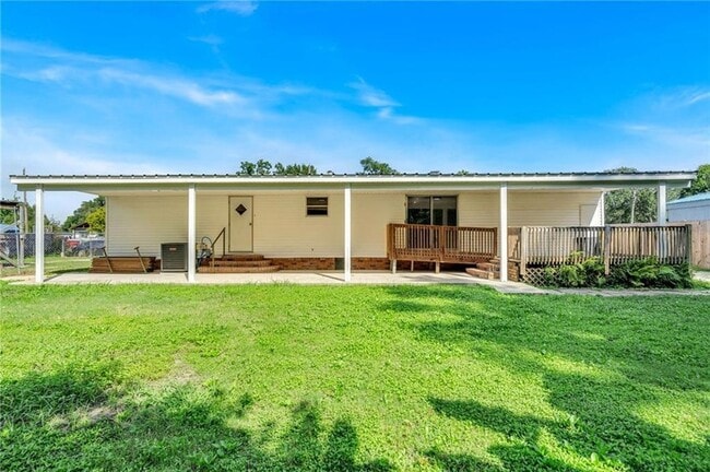 Building Photo - 125 Sharon Ave