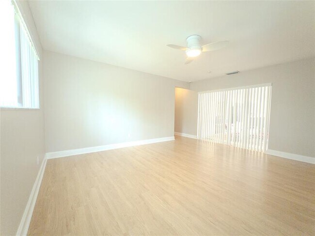 Building Photo - 560 SW 62nd Ave