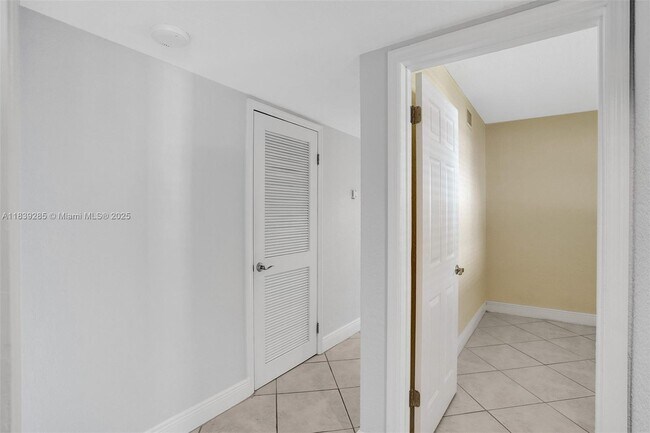 Building Photo - 8475 SW 94th St