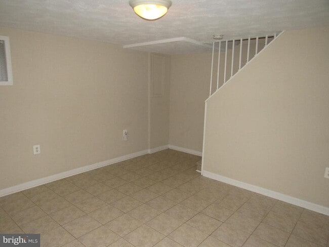 Building Photo - 121 E Glendale Ave