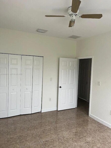 Building Photo - 350 NE 31st Terrace