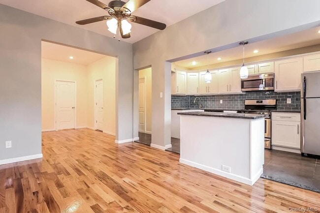 Primary Photo - 21 Dewey Pl