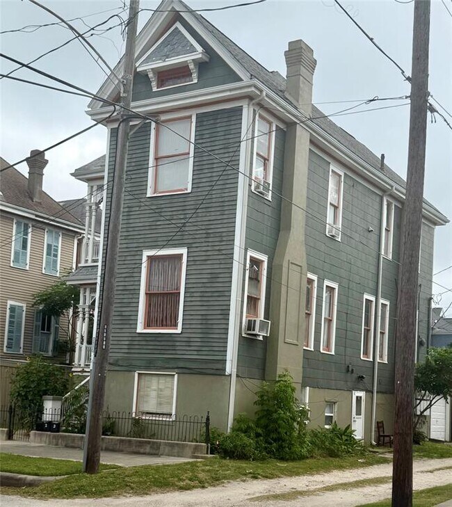Building Photo - 513 17th St