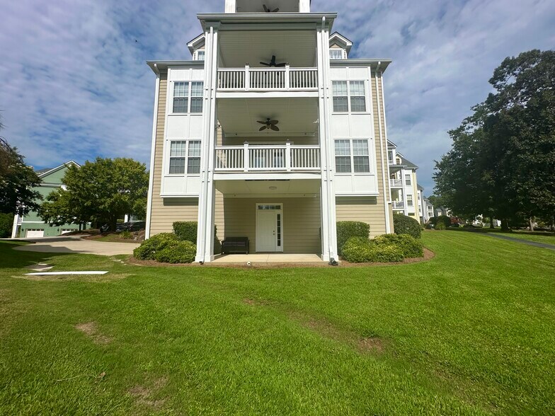 Building Photo - 149 Breezes Dr